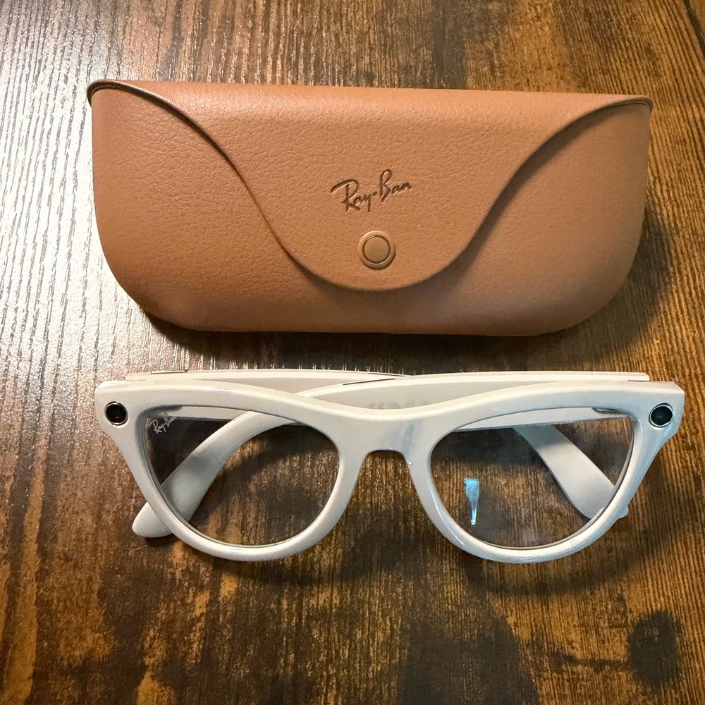 Meta Ray-Ban White Cat-Eye Sunglasses with Brown Case